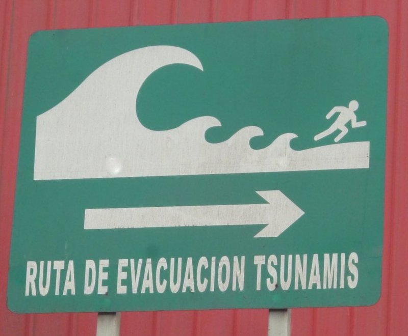 025 Iquique Tsunamis Sign 13th July 2012.jpg